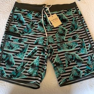 NWT Catch surf weekender surf trunk 20 in 36